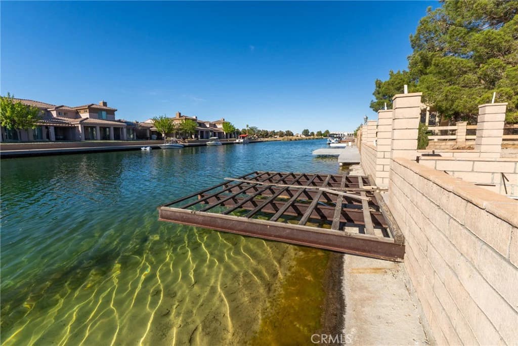 14396 Jamaica Ln — property photo 6