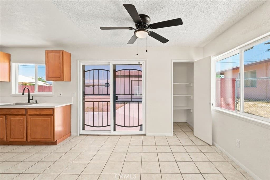 1148 E Virginia Way — property photo 5