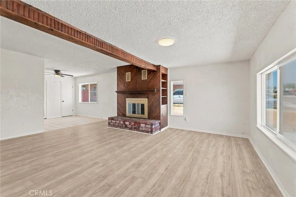 1148 E Virginia Way — property photo 2