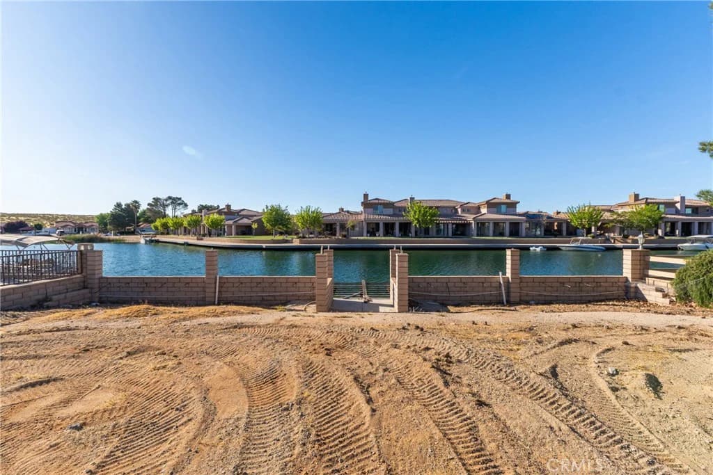 14396 Jamaica Ln — property photo 5