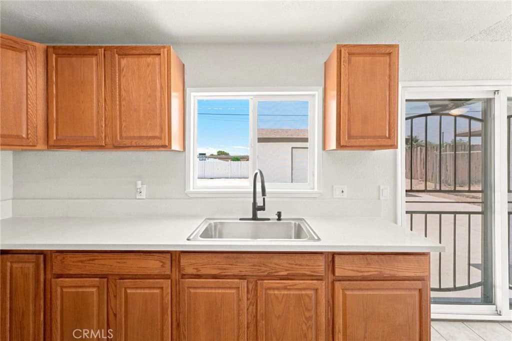 1148 E Virginia Way — property photo 7