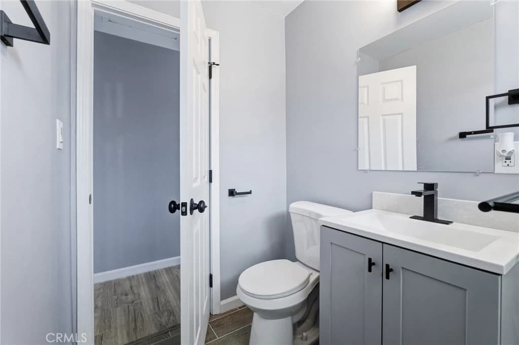 937 E Elizabeth St — property photo 3