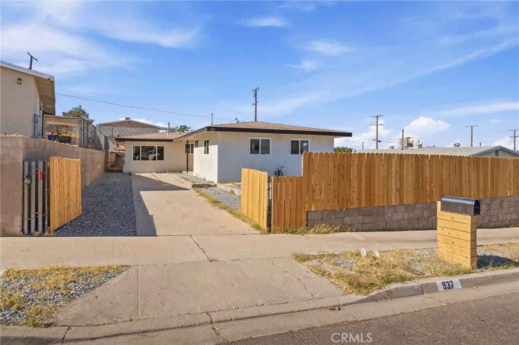 937 E Elizabeth St — property photo 1