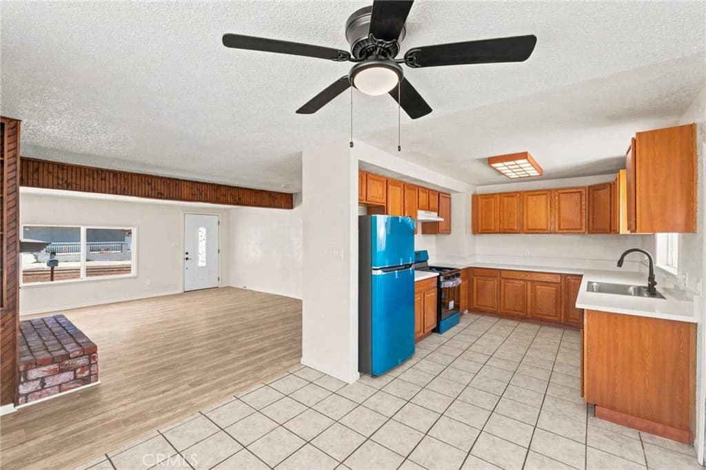 1148 E Virginia Way — property photo 4