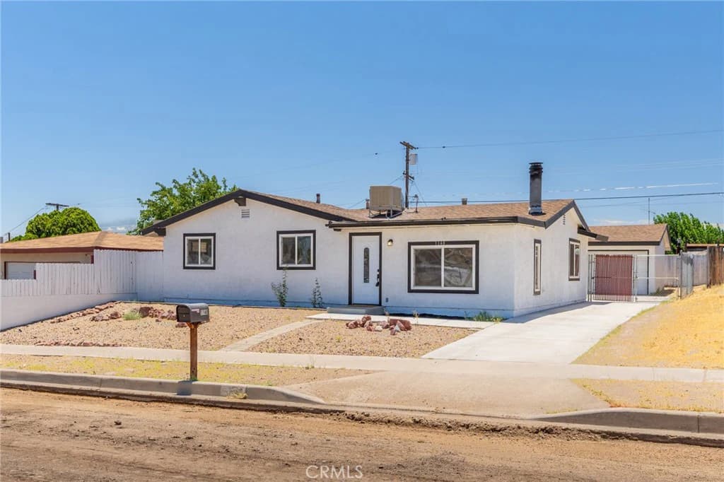 1148 E Virginia Way — property photo 1