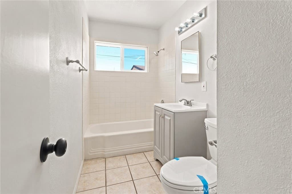 1148 E Virginia Way — property photo 3