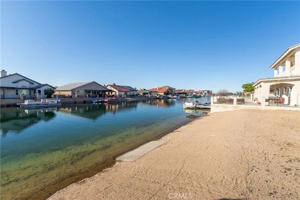 26390 Buccaneer Ln — property photo 4