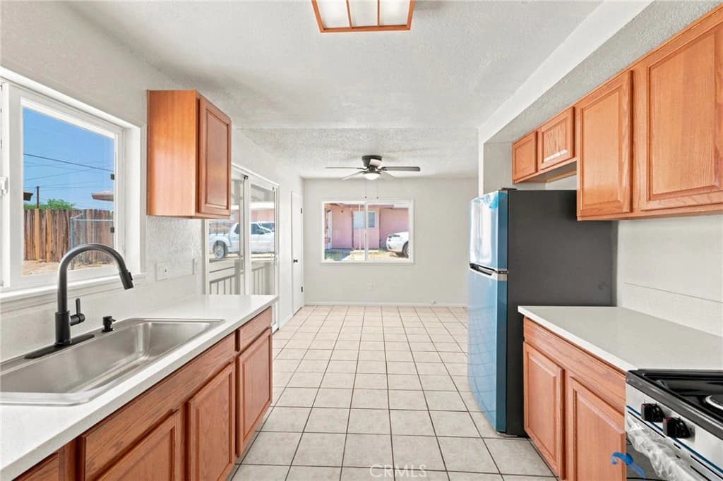 1148 E Virginia Way — property photo 1